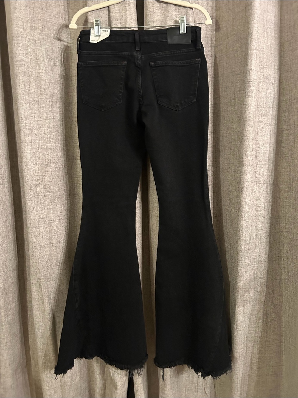 36. We The Free Emre Low-Rise
Flare Jeans 26 & 27 - Picture 14 of 16